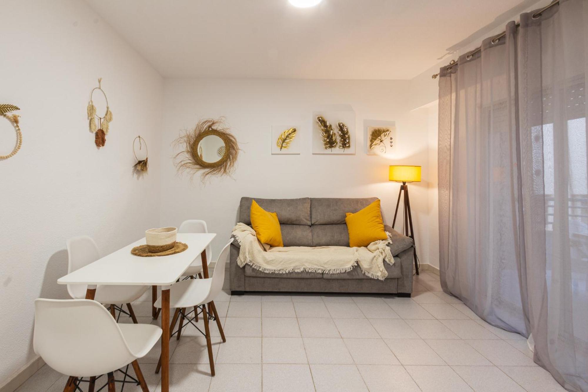 Menabrea Holiday House Near The Beach And Airport Санта Пола Экстерьер фото