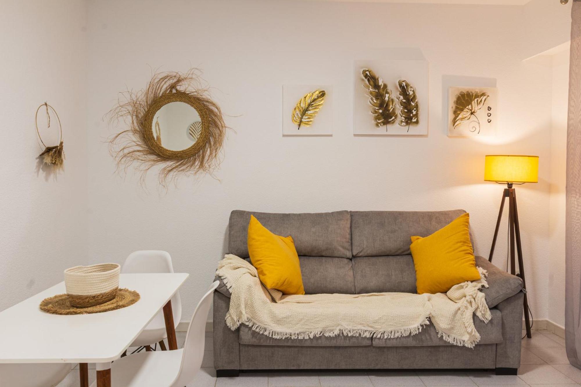Menabrea Holiday House Near The Beach And Airport Санта Пола Экстерьер фото