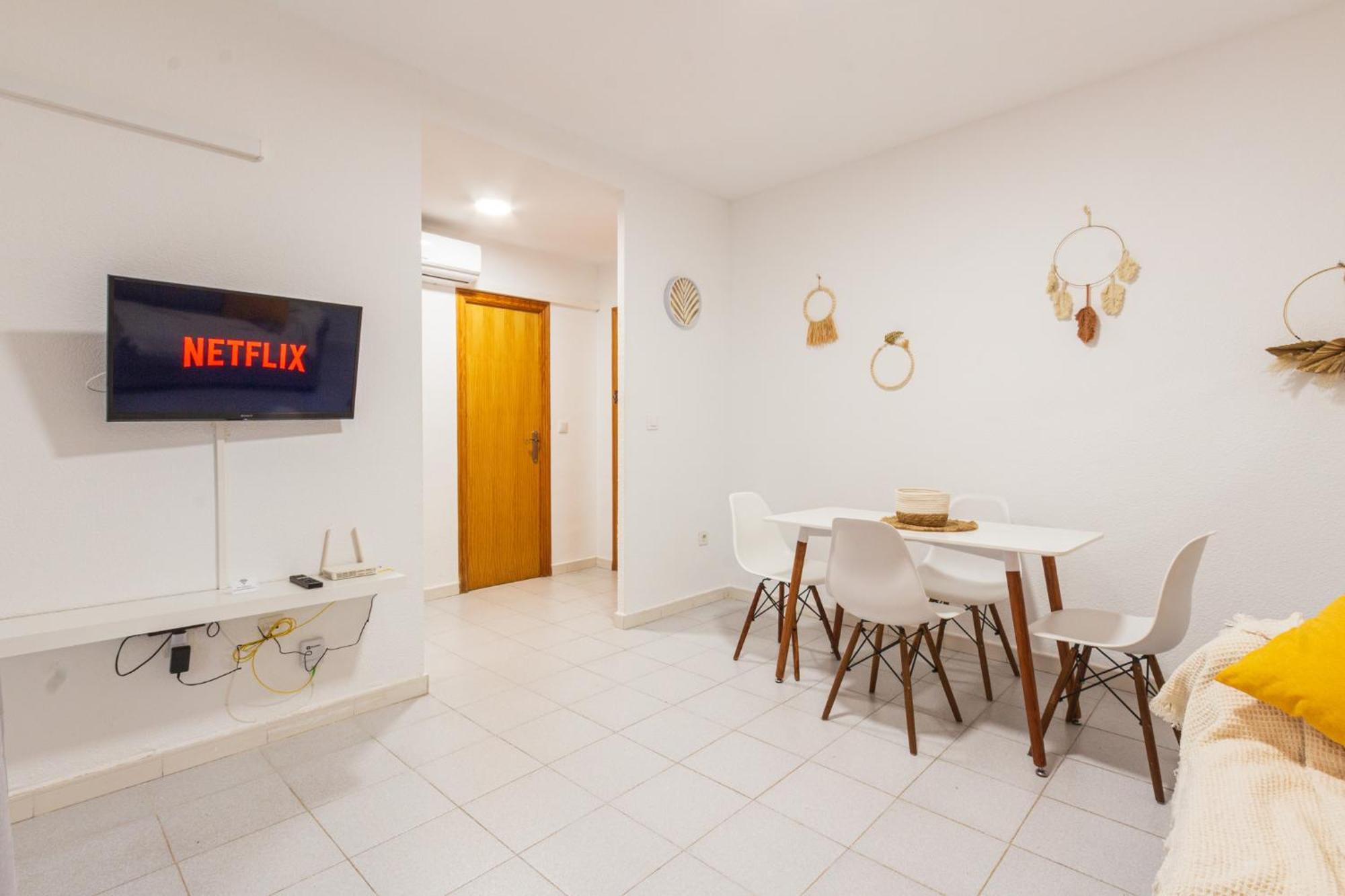 Menabrea Holiday House Near The Beach And Airport Санта Пола Экстерьер фото